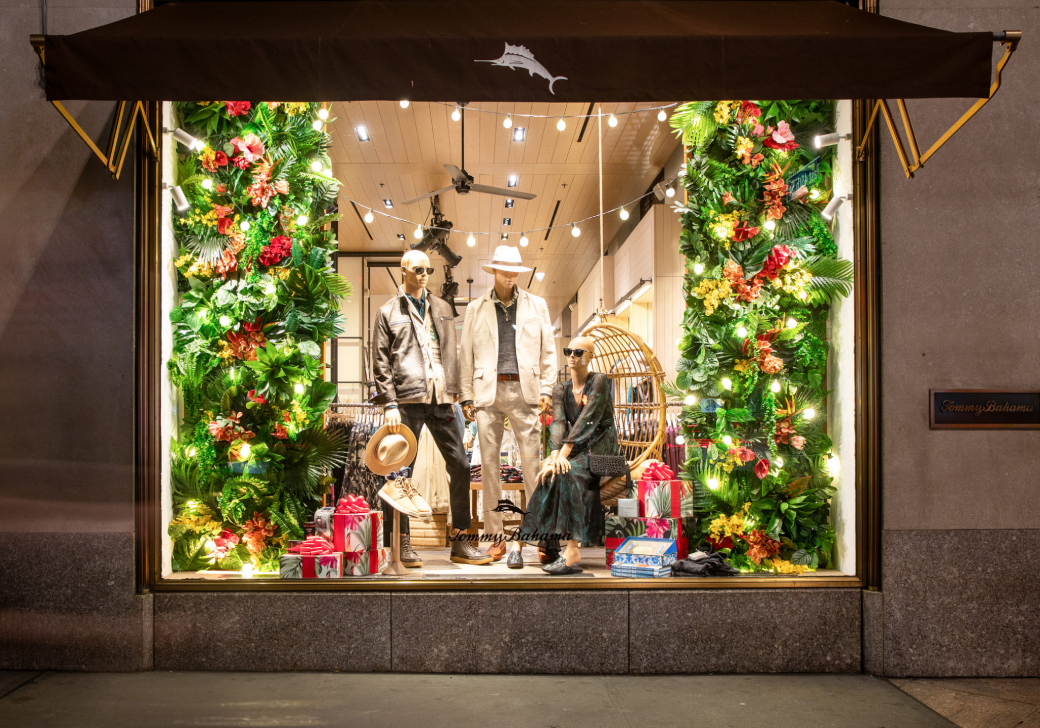 Featured image for post: Tommy Bahama: Ringing in the Holidays, Island Style